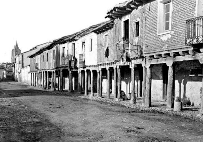 Soportales de Santa Ana. Catedral a la izquierda c.a. 1880..