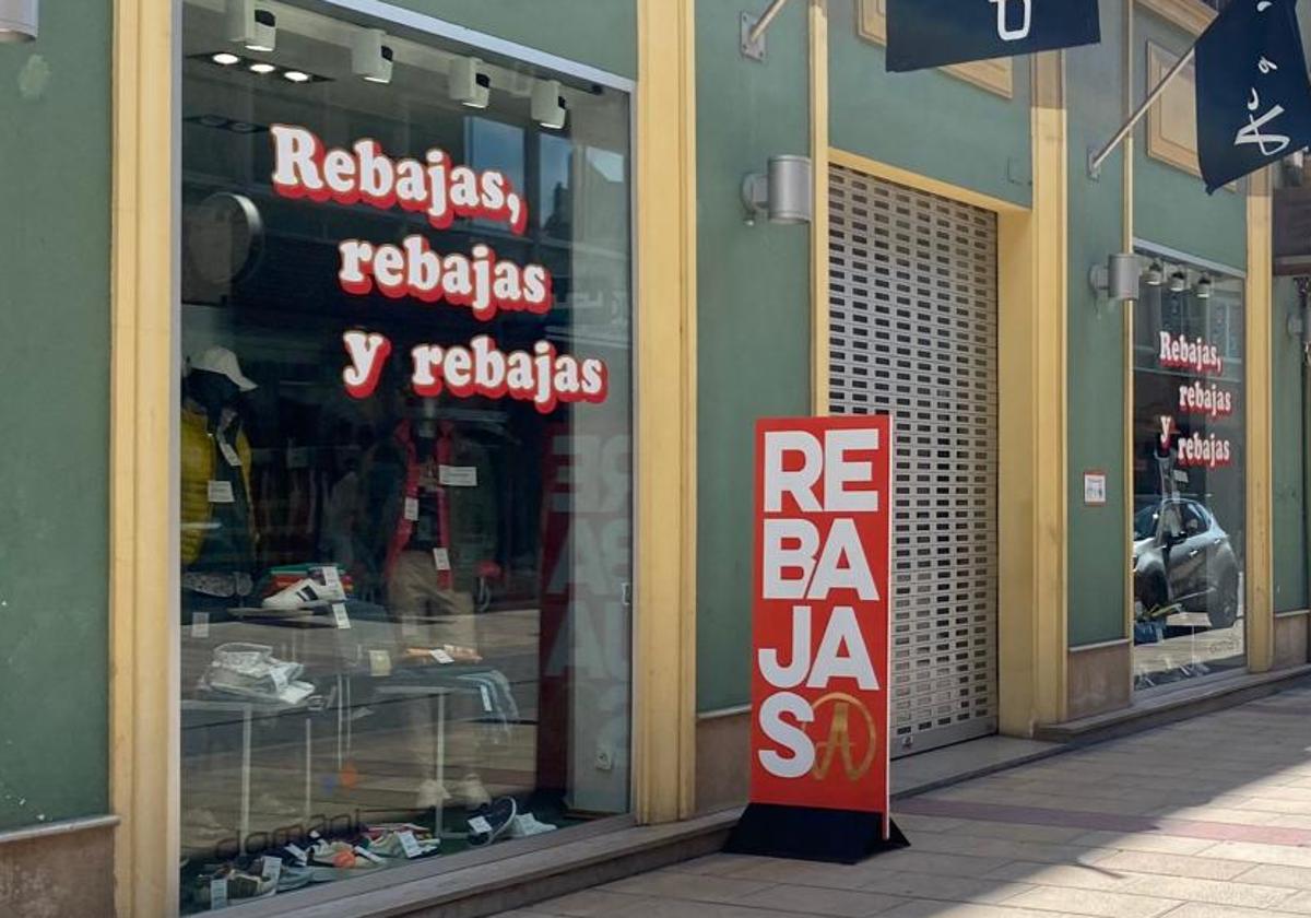 Comienzo de las rebajas en León.