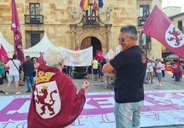 Concentración a las puertas de la Diputación de León.