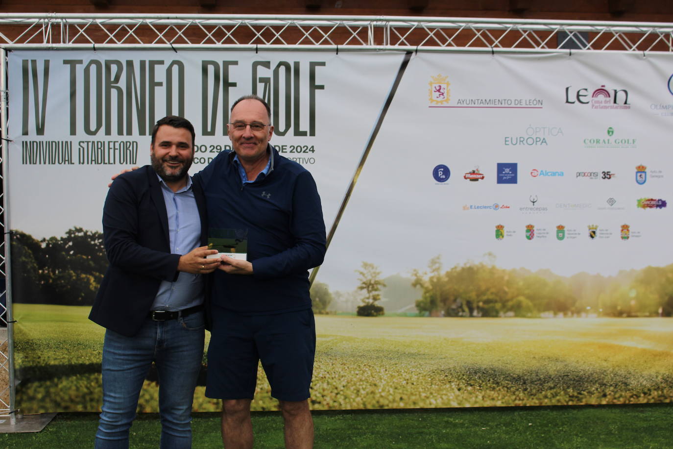 Ganadores y sorteo de regalos del IV Torneo de Golf