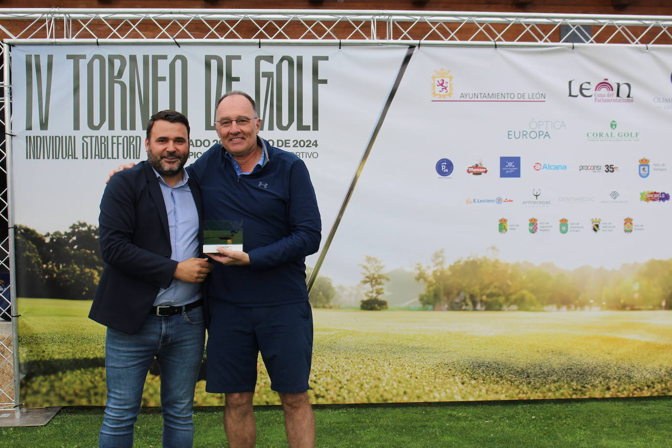 Ganadores y sorteo de regalos del IV Torneo de Golf