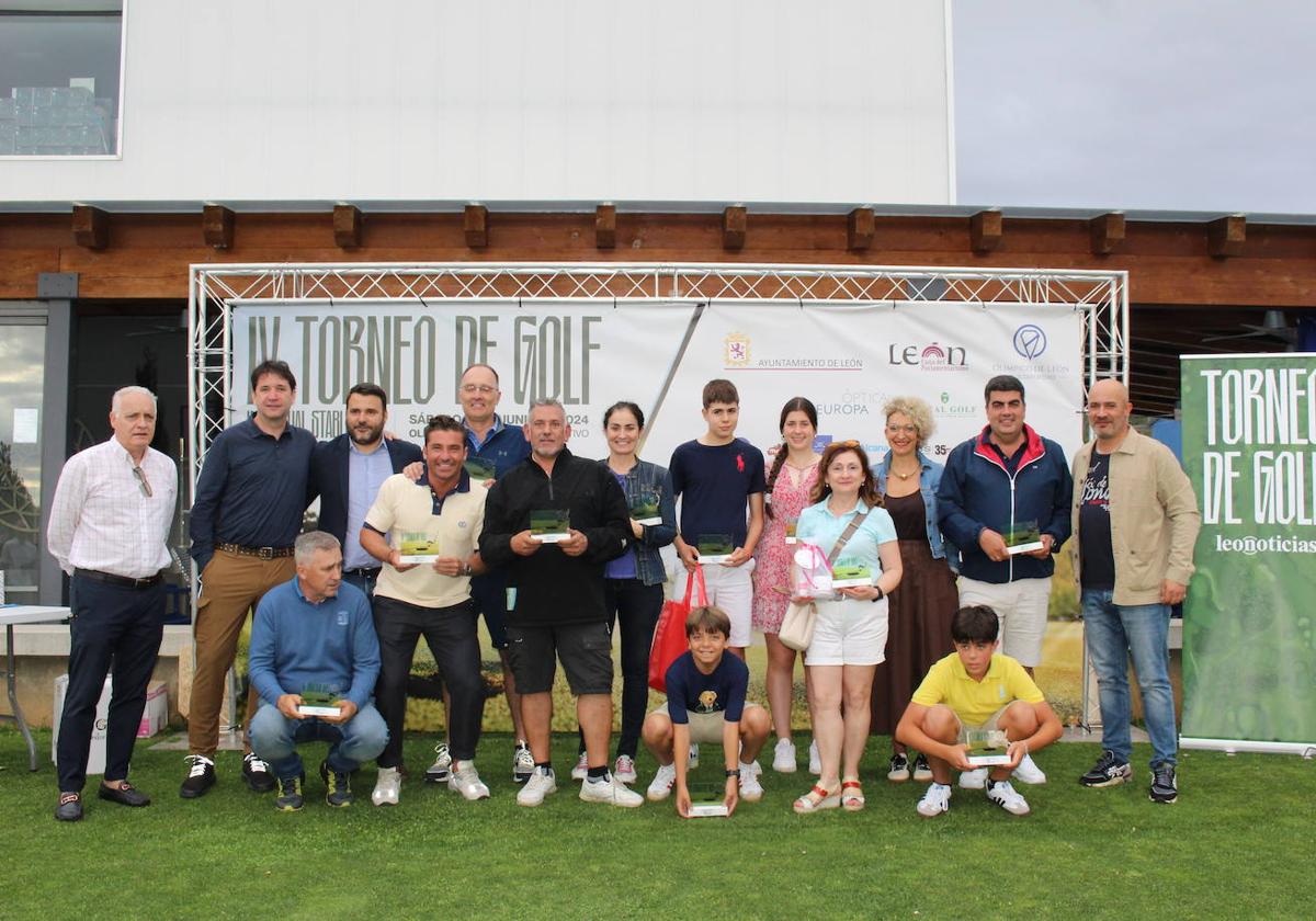 Ganadores y sorteo de regalos del IV Torneo de Golf