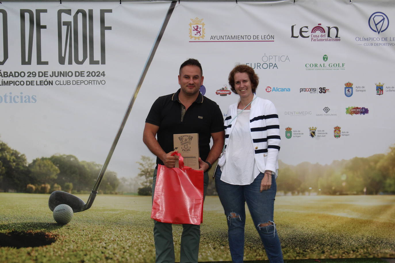 Ganadores y sorteo de regalos del IV Torneo de Golf