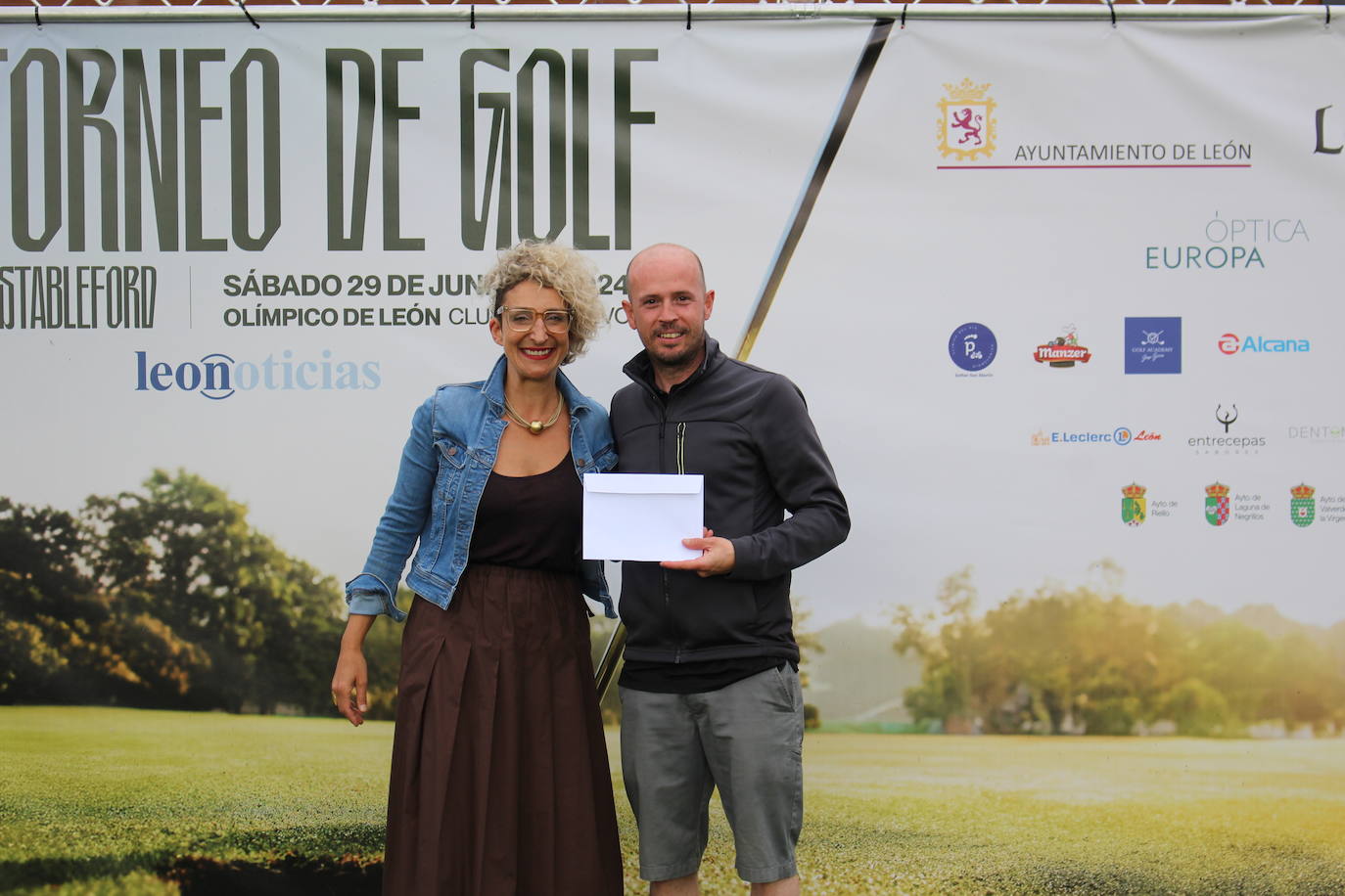 Ganadores y sorteo de regalos del IV Torneo de Golf