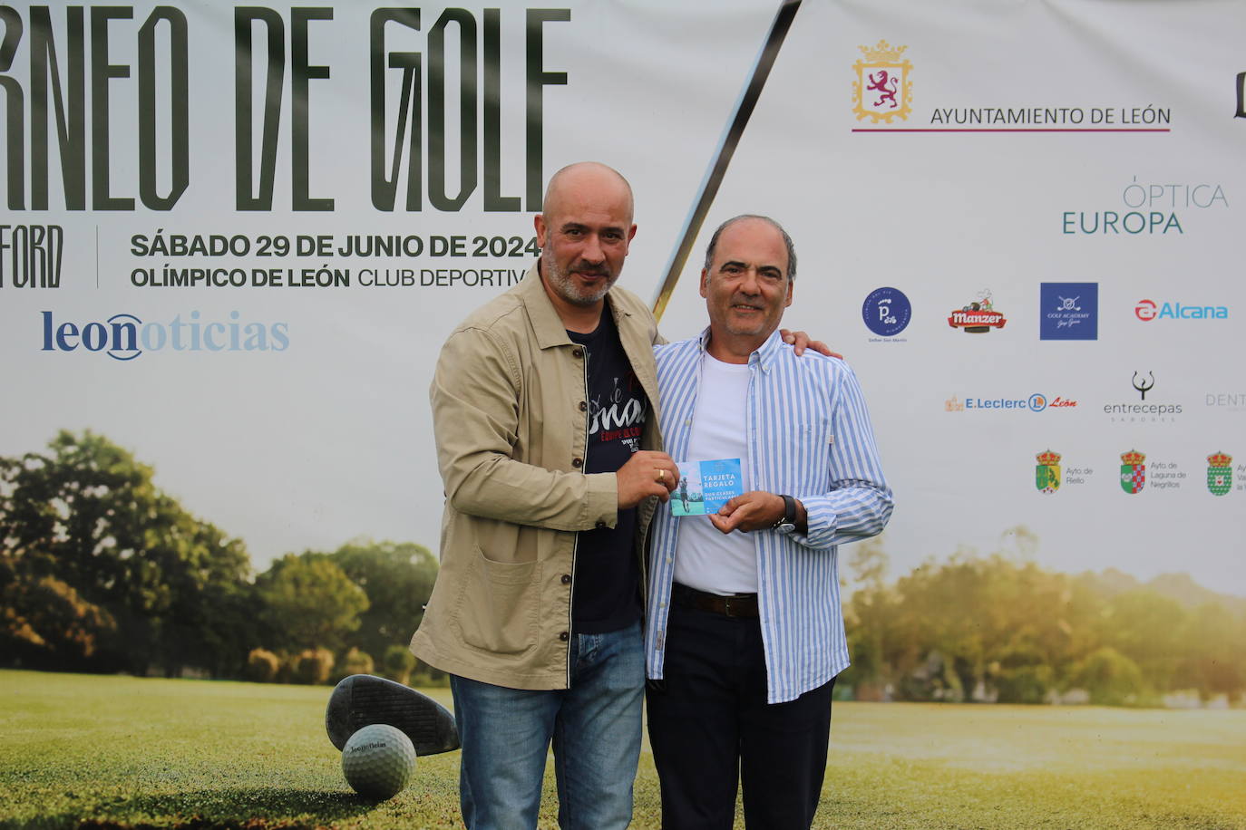 Ganadores y sorteo de regalos del IV Torneo de Golf