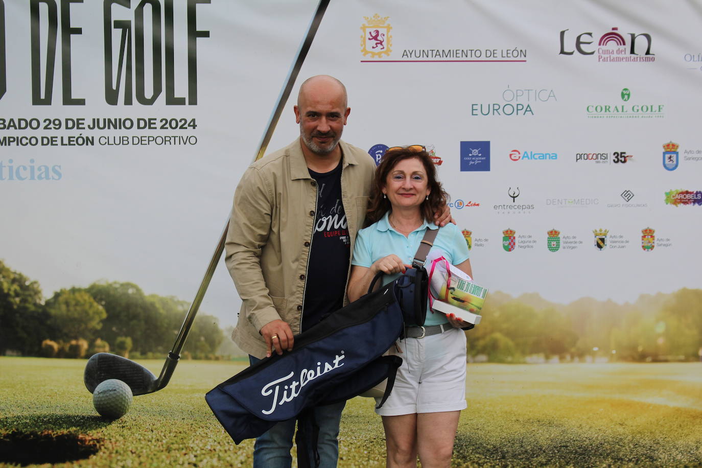 Ganadores y sorteo de regalos del IV Torneo de Golf