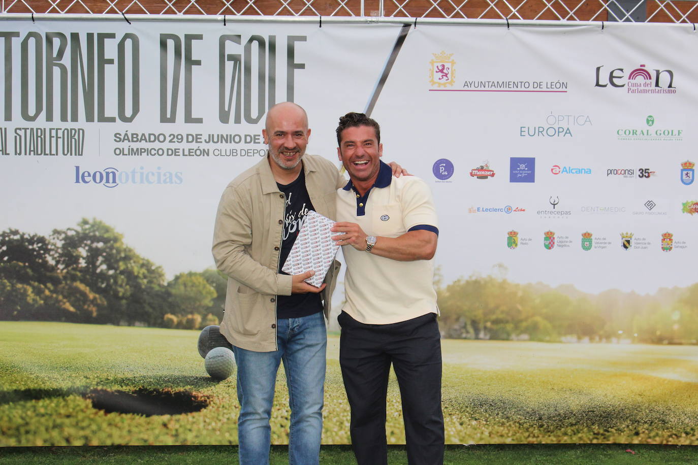 Ganadores y sorteo de regalos del IV Torneo de Golf