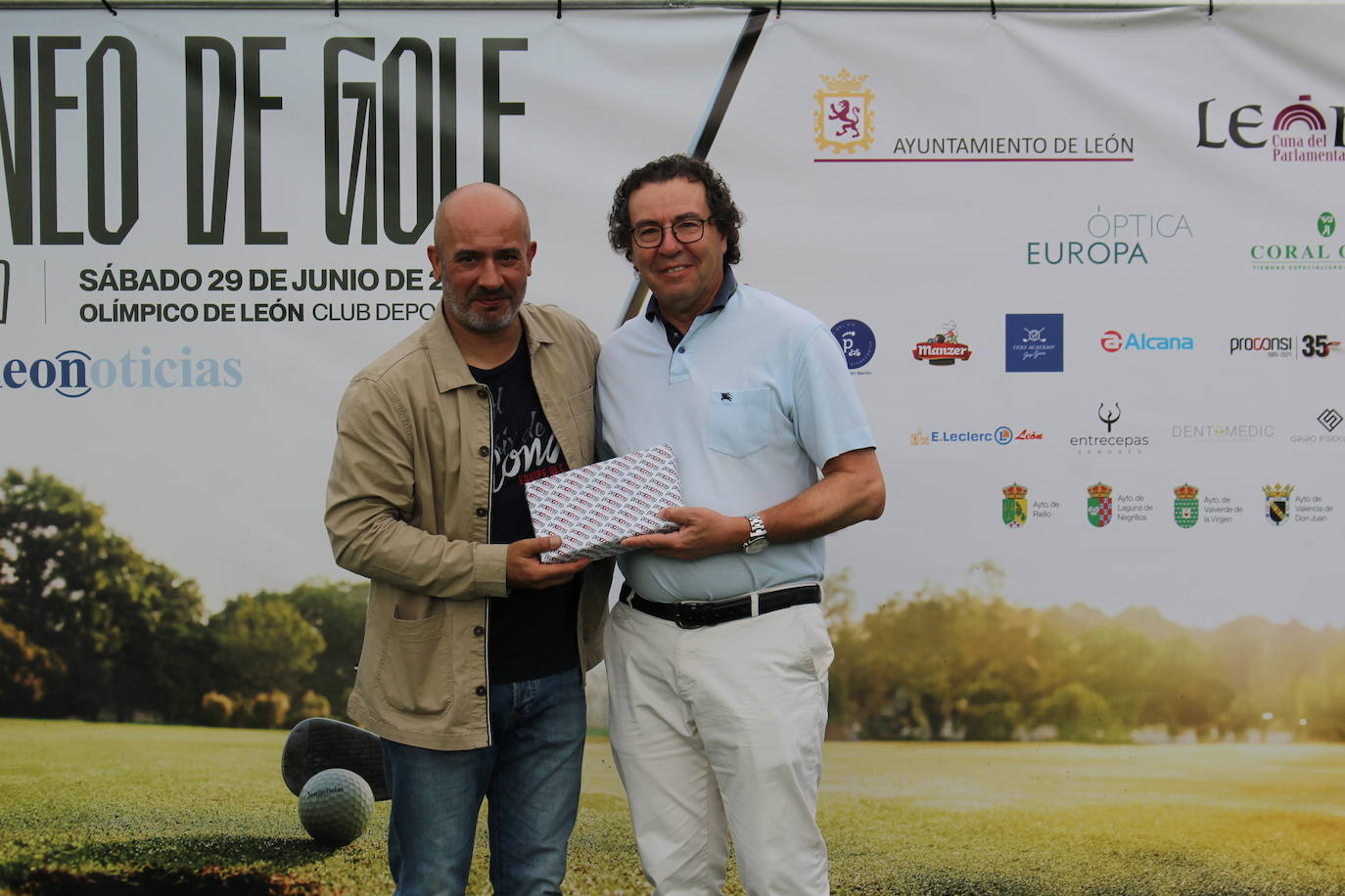 Ganadores y sorteo de regalos del IV Torneo de Golf