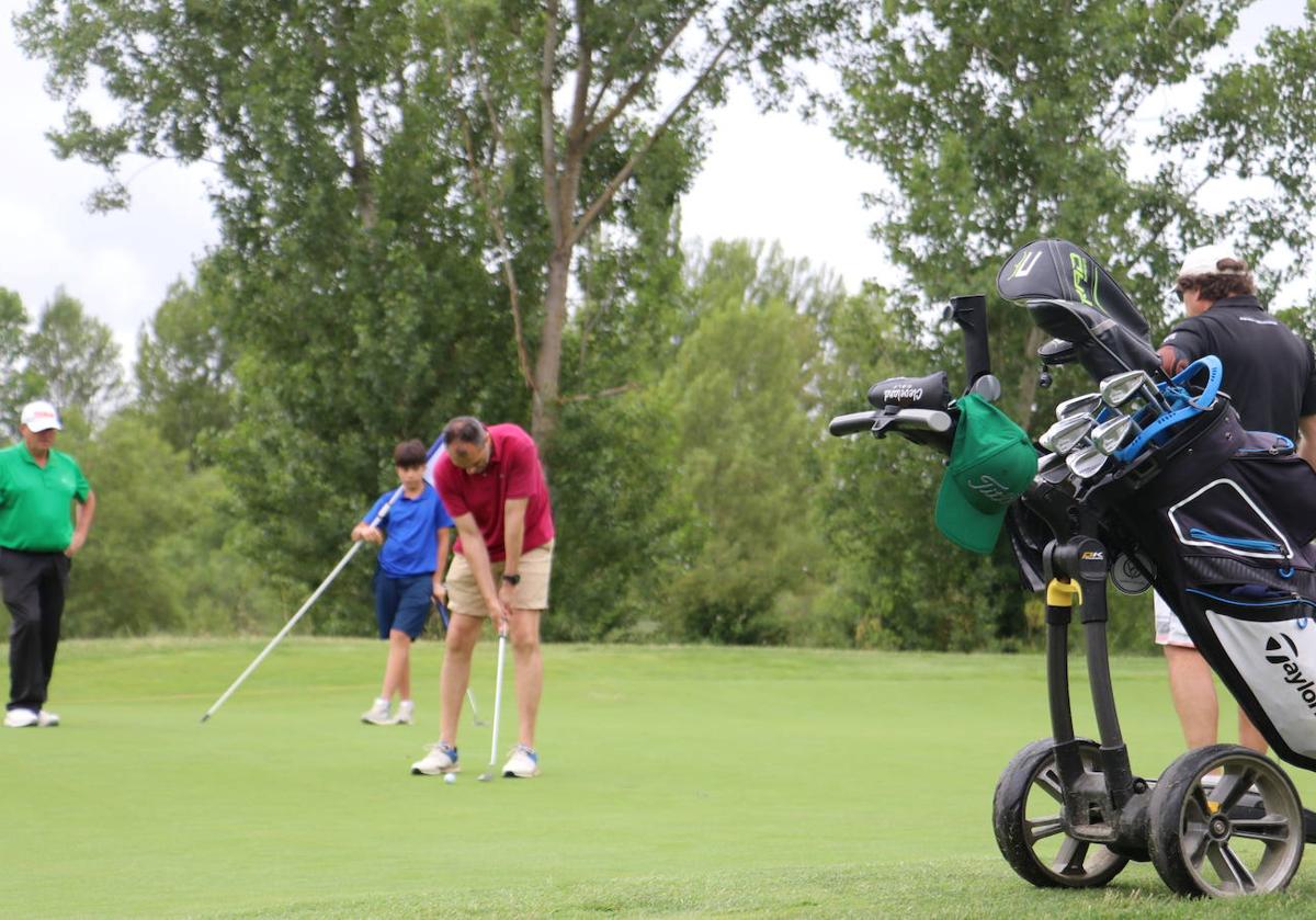 Imagen principal - IV Torneo de Golf de Leonoticias