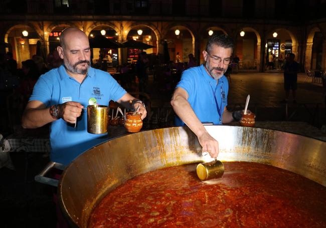 Sopas de ajo en la Plaza Mayor de León.