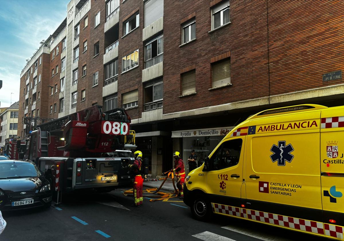 Dispositivo en la calle López de Fenar.