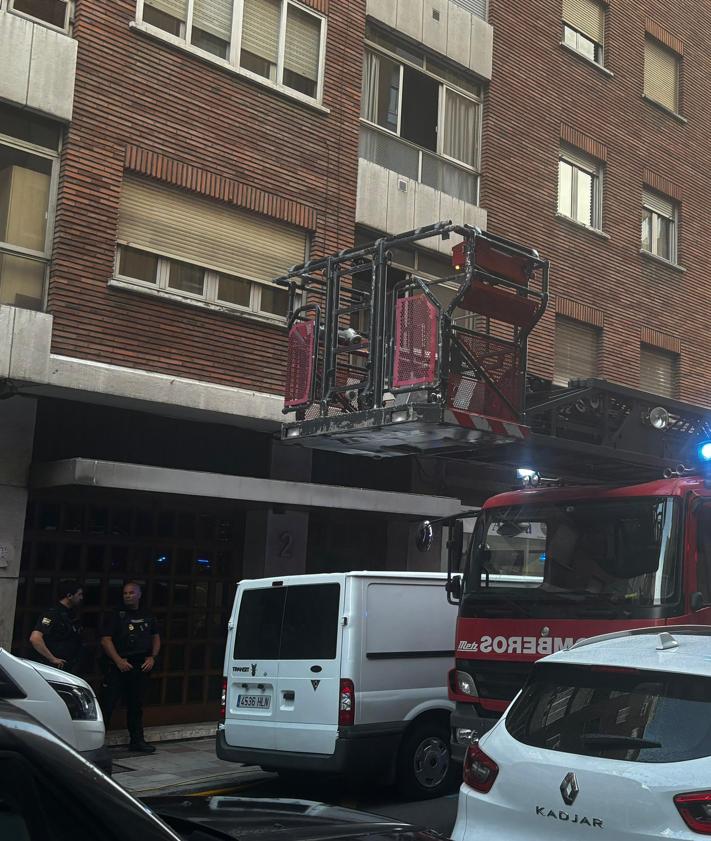 Imagen secundaria 2 - Dos mujeres de 71 y 91 años, afectadas por inhalación de humo en un incendio en León