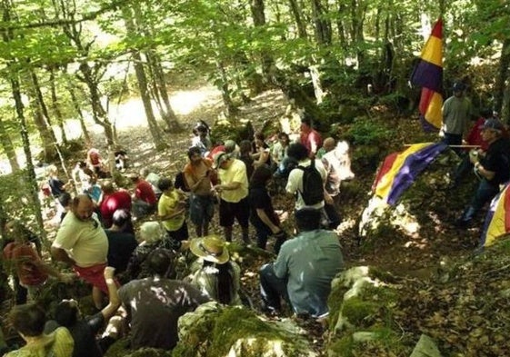 Imagen de archivo de una de las subidas a la sima del Pozo Grajero.