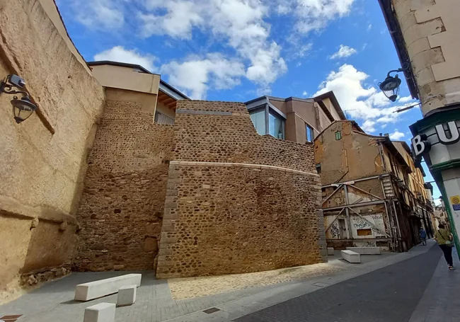 Gran Cubo de la Muralla en Conde Rebolledo. 2024.