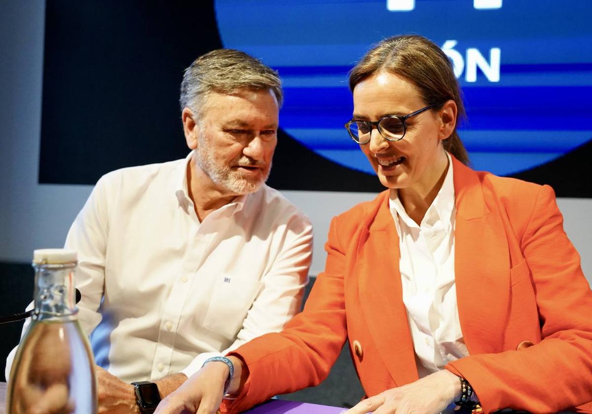 La vicesecretaria de Organización del Partido Popular, Carmen Fúnez, participa en la reunión de la Junta Directiva Provincial, en la que también intervienen el secretario autonómico, Francisco Vázquez, y la presidenta provincial y vicesecretaria de Sanidad y Educación, Ester Muñoz.