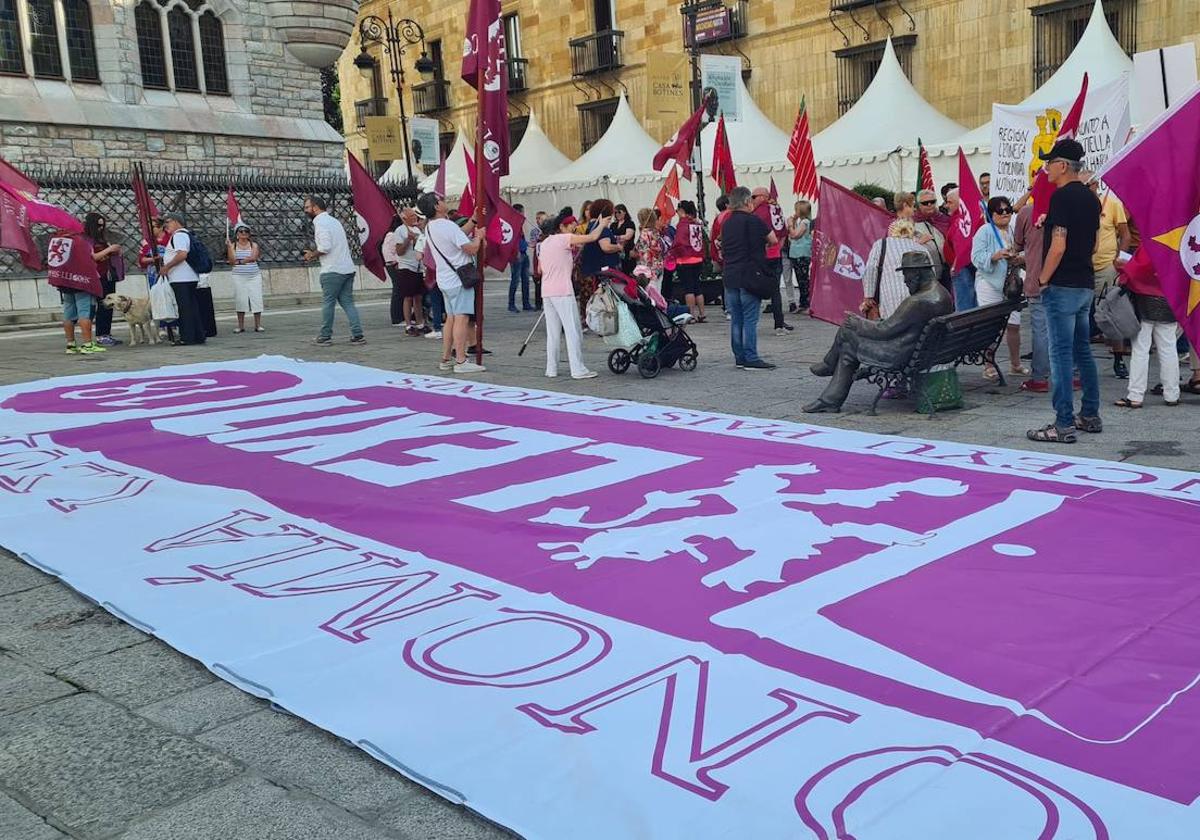 Concentración por la autonomía de León.