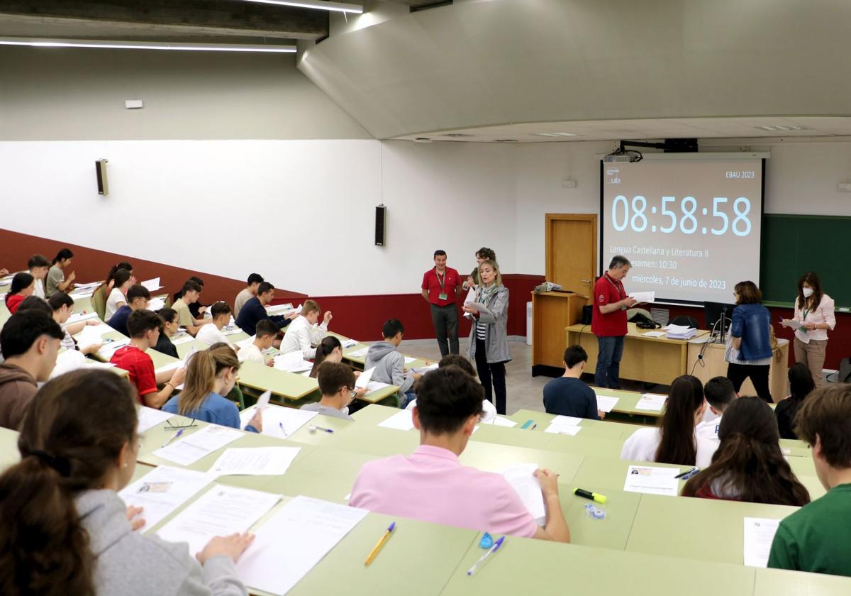 Examen de la EBAU en la Unviersidad de León.