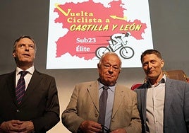 El consejero de Cultura, Turismo y Deporte, Gonzalo Santonja, presenta l junto al responsable de la prueba, Carlos Castro, a I Vuelta Ciclista a Castilla y León Sub-23 y Élite.,
