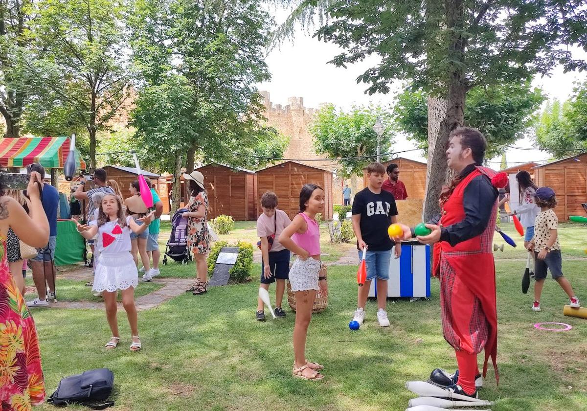 La magia de los libros y del circo se unen en Valencia de Don Juan