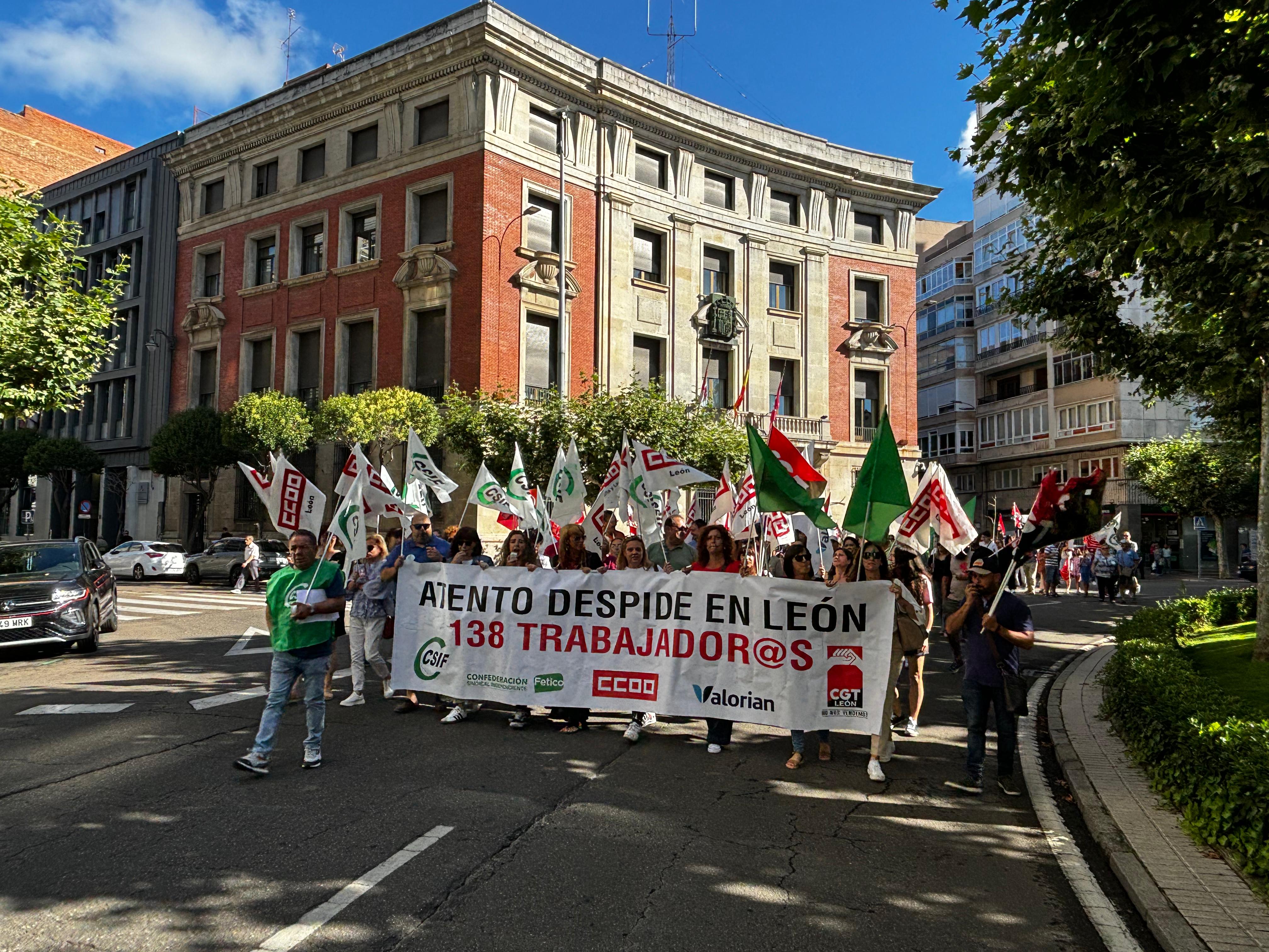 Los trabajadores de Atento vuelven a manifestarse en León