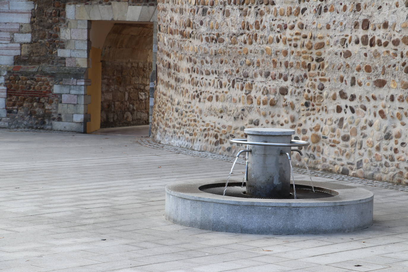 Nueva zona peatonal en el Espolón