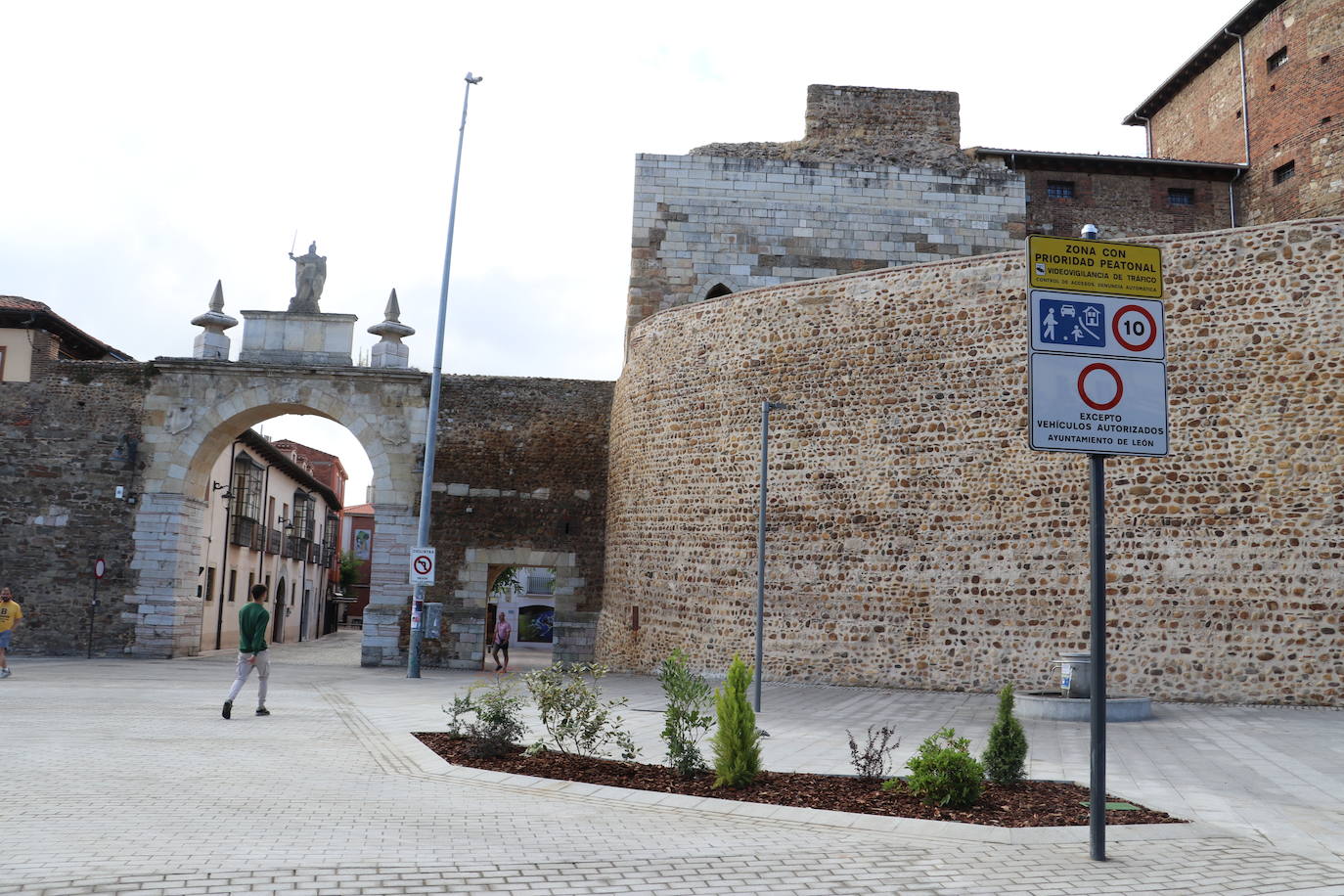 Nueva zona peatonal en el Espolón
