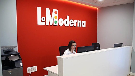 Autoescuela La Moderna abre un nuevo local en avenida Reyes Leoneses 15