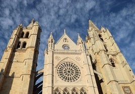 Fachada de la Catedral de León sobre la que se proyectará el espectáculo en 3D.