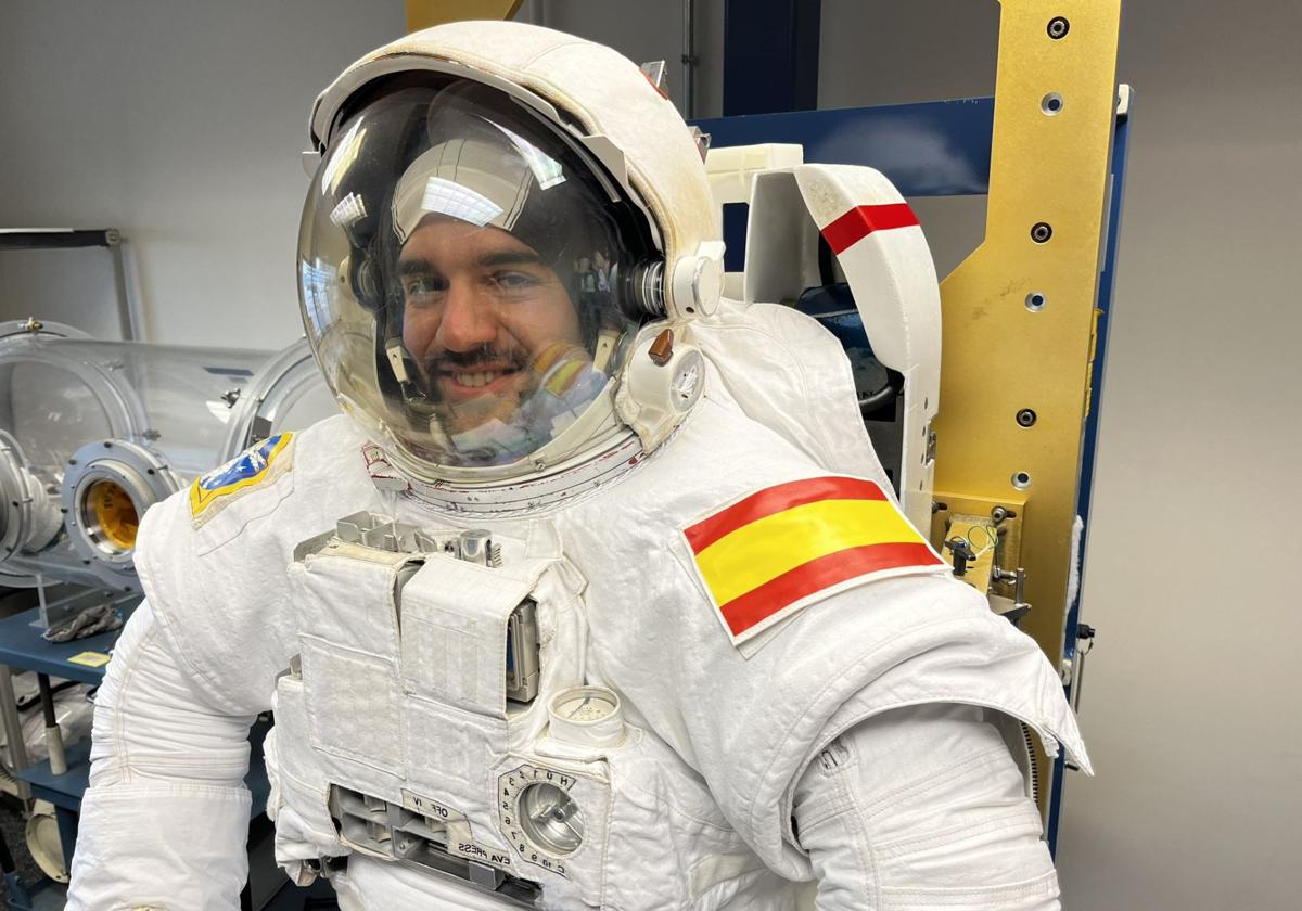 Pablo Álvarez en la prueba de su traje de astronauta en una imagen compartida por él mismo en sus redes sociales.