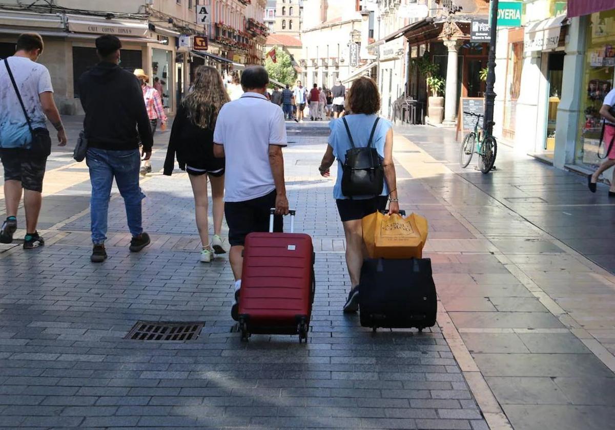 Imagen de archivo de turistas en León.