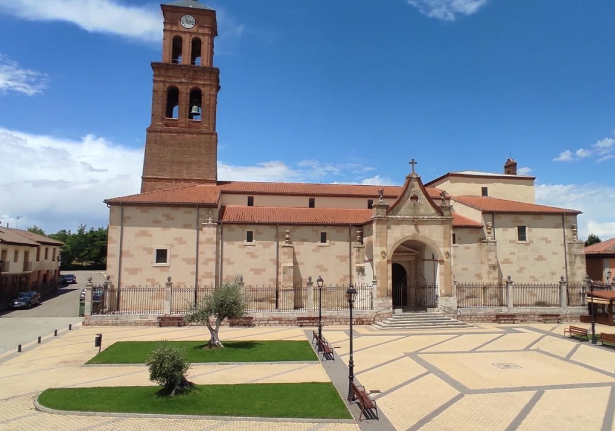 La iglesia de la localidad del siglo XVII, presidida a su vez por una gran torre, es el emblema de Villamañan