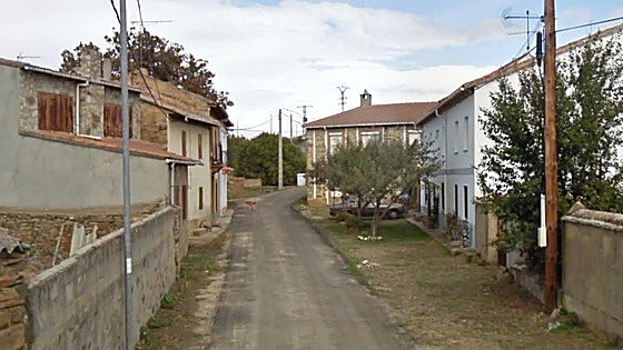 Familia de Turienzo clama por más iluminación ante el temor nocturno de su hijo autista