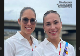 Mireya y María en el desfile de inauguración.