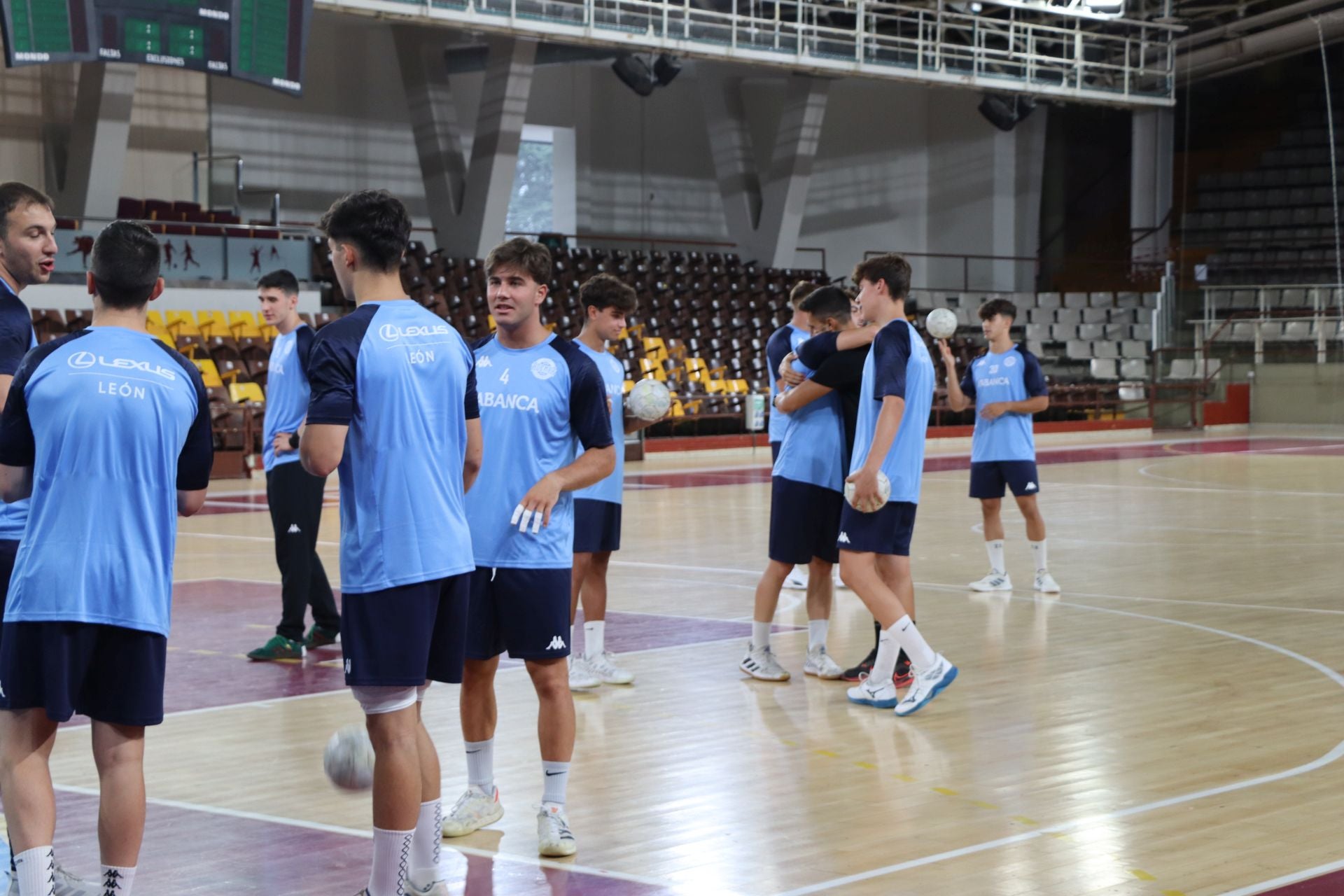 Primer entrenamiento de la pretemporada para el Ademar