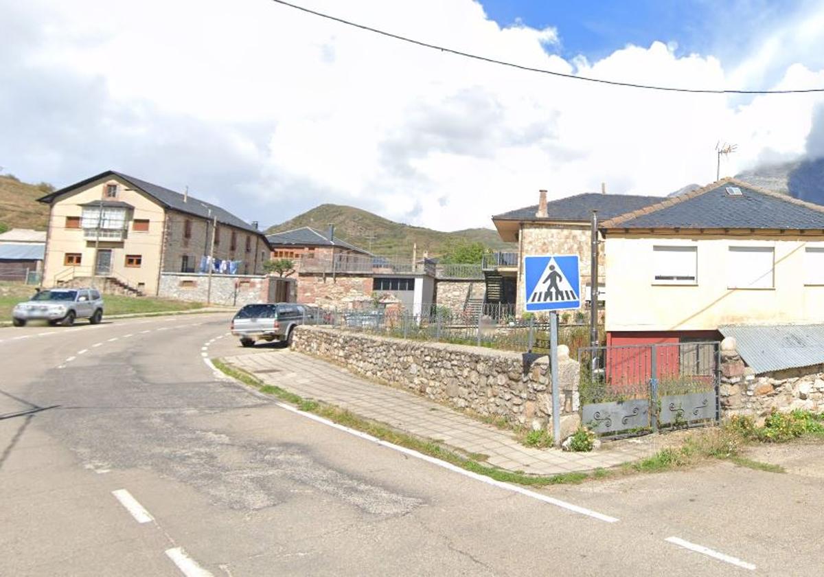 Pueblo de Torrebarrio desde la carretera.