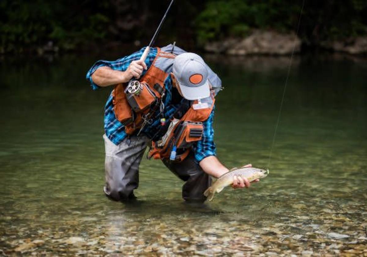 Pescador de trucha leonesa.