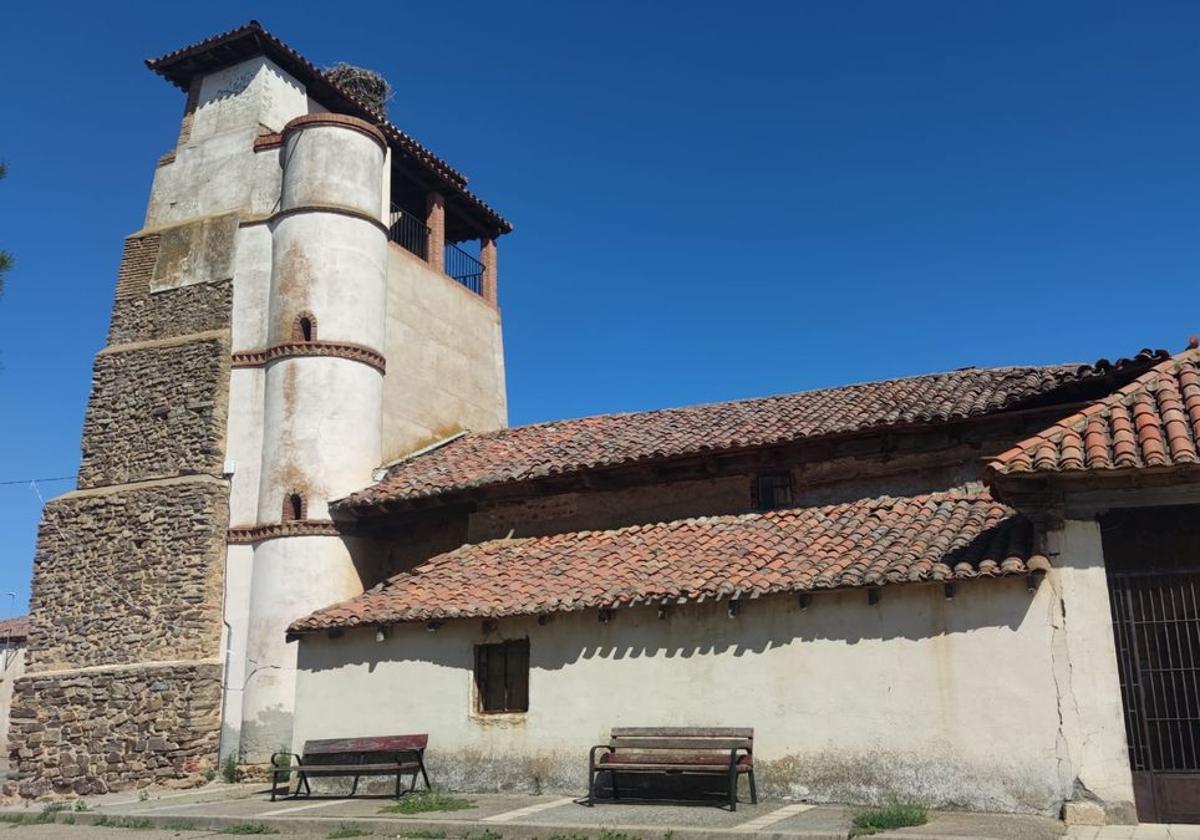 Derrumbe de parte del tejado de la iglesia de Villagallegos