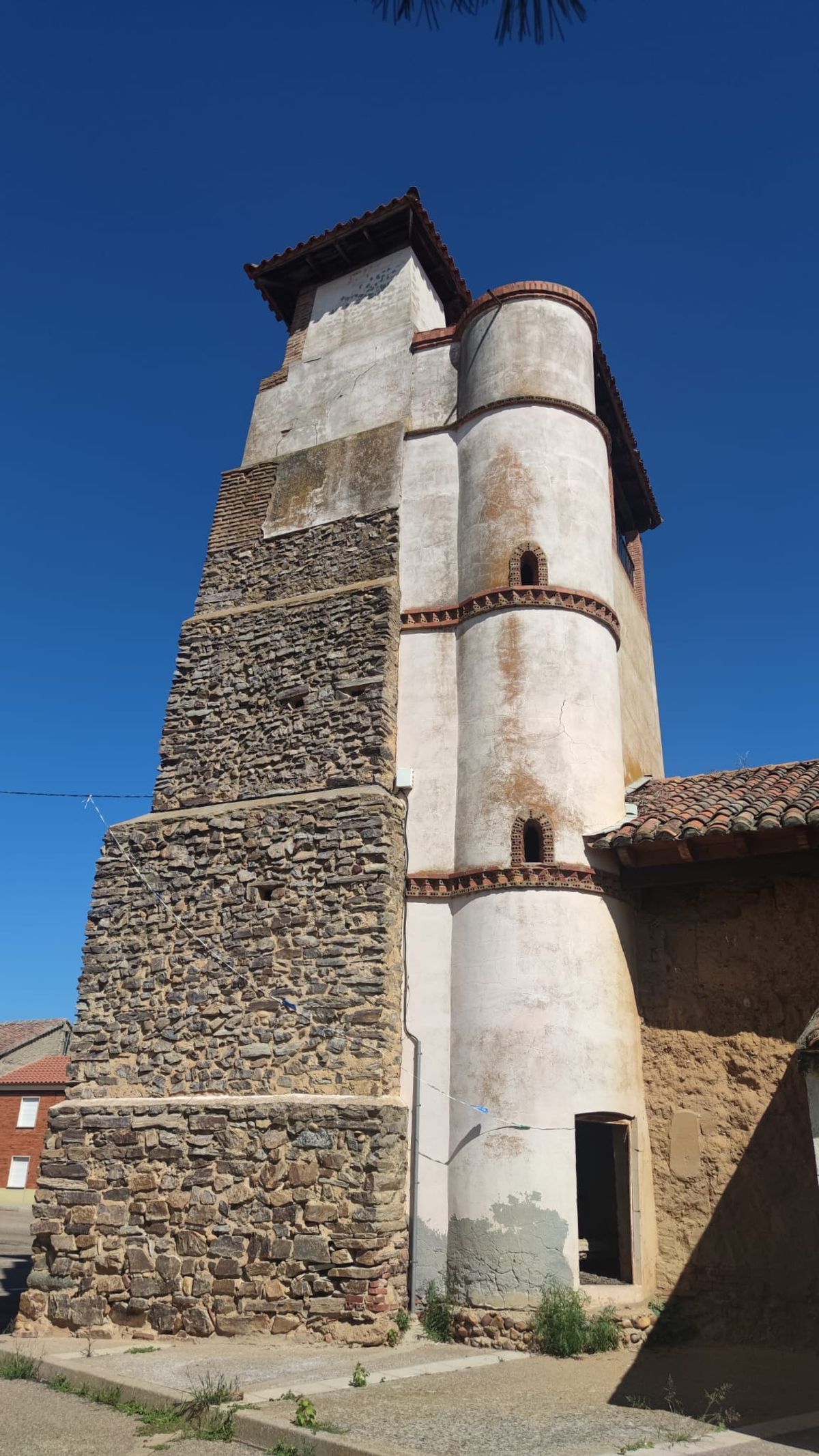 Derrumbe de parte del tejado de la iglesia de Villagallegos