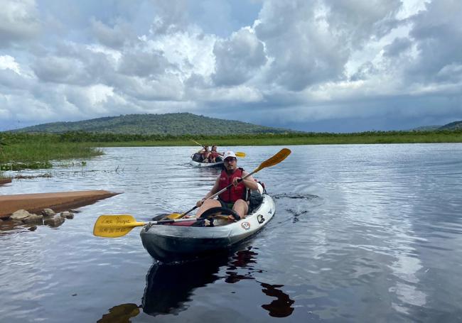 Paseo en barco en la Guayana Francesa.