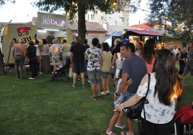 Las foodtrucks volverán a darle un toque gastronómico al evento