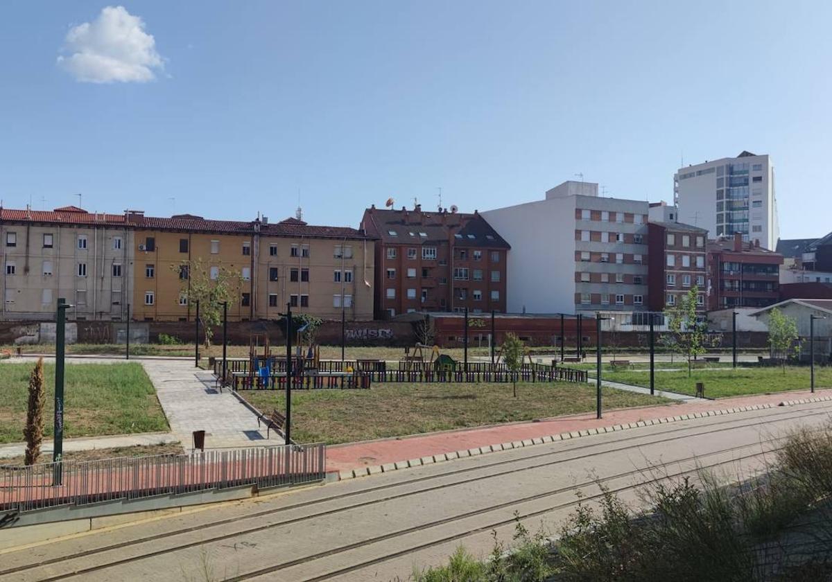 La urbanización de la estación de Feve en León está lista en cuanto a la obra externa.