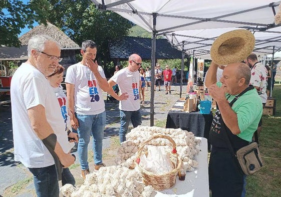 Imagen de la feria en su paso por Balboa en 2023