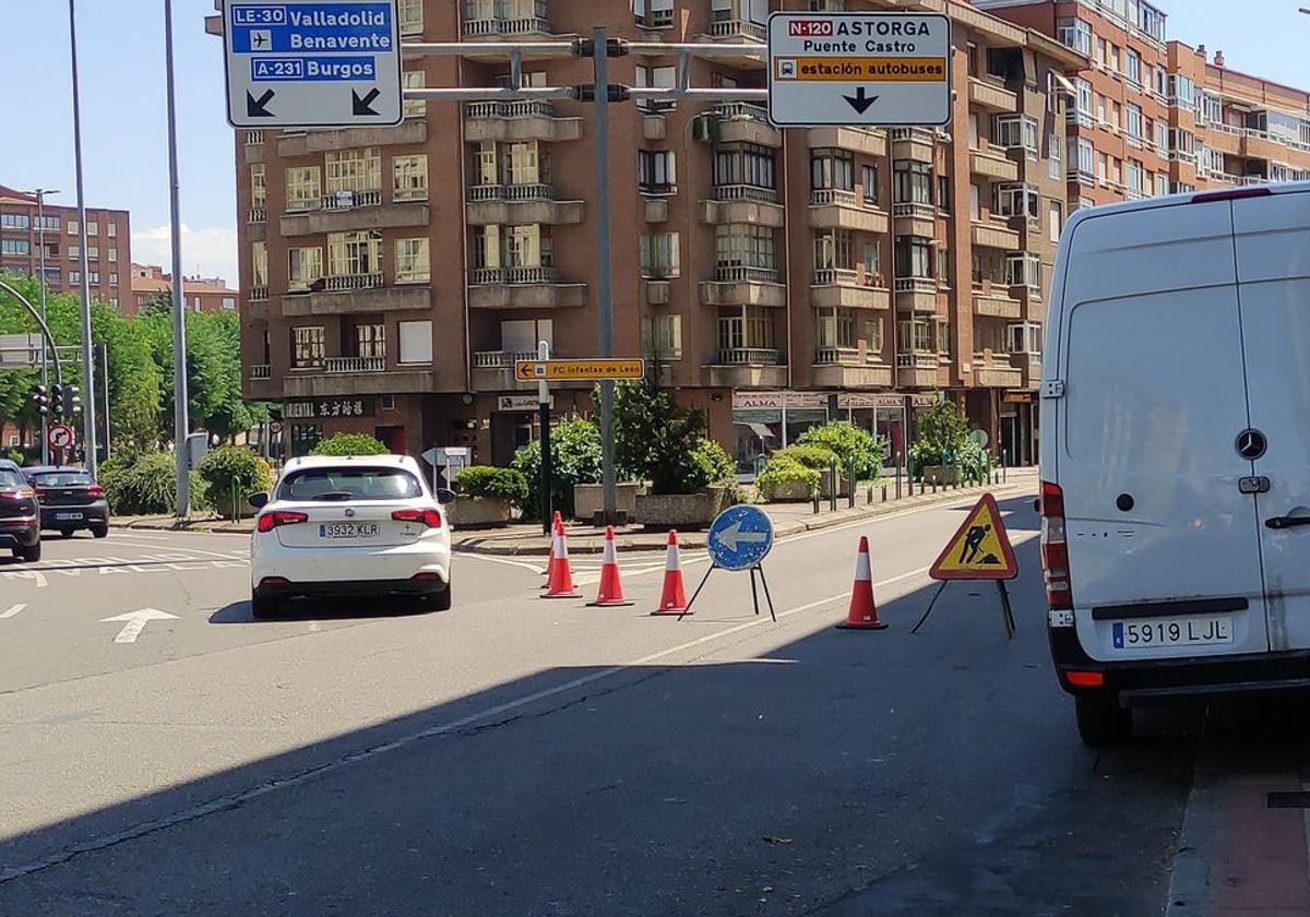 Calle Alcalde Miguel Castaño cortada entre el Rollo de Santa Ana y la avenida Fernández Ladreda.