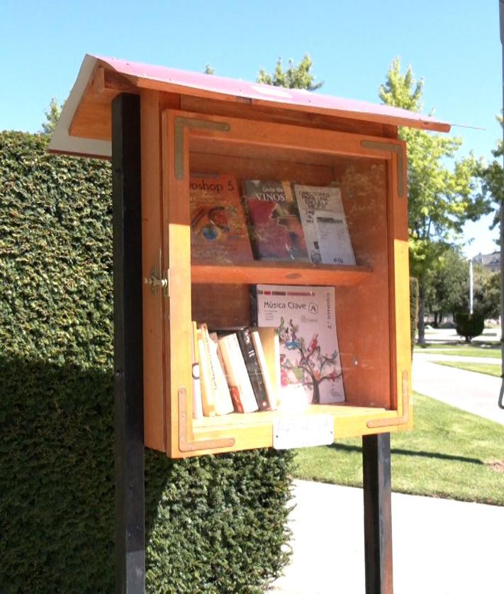 Imagen secundaria 2 - El refugio de los libros en el ágora de poesía de León