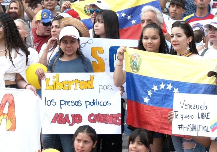 Concentración frente a Botines de venezolanos en León.