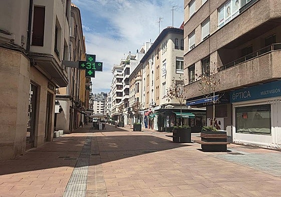 Un termómetro de la capital marca 31 grados.