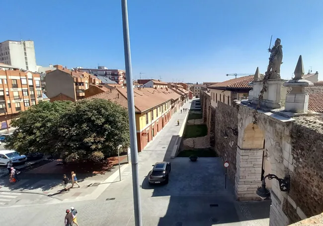 Calle Carreras desde la parte superior de la muralla. 2024.