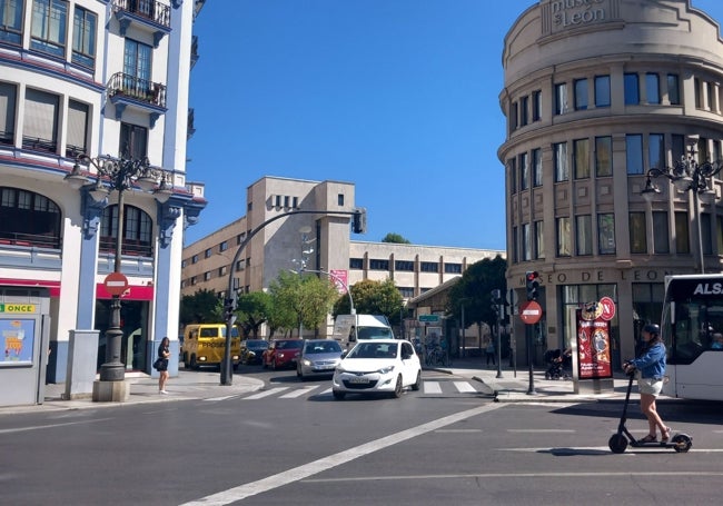 Instituto actual Juan del Enzina, que sustituyó al I.G.T. en 1966. 2024.