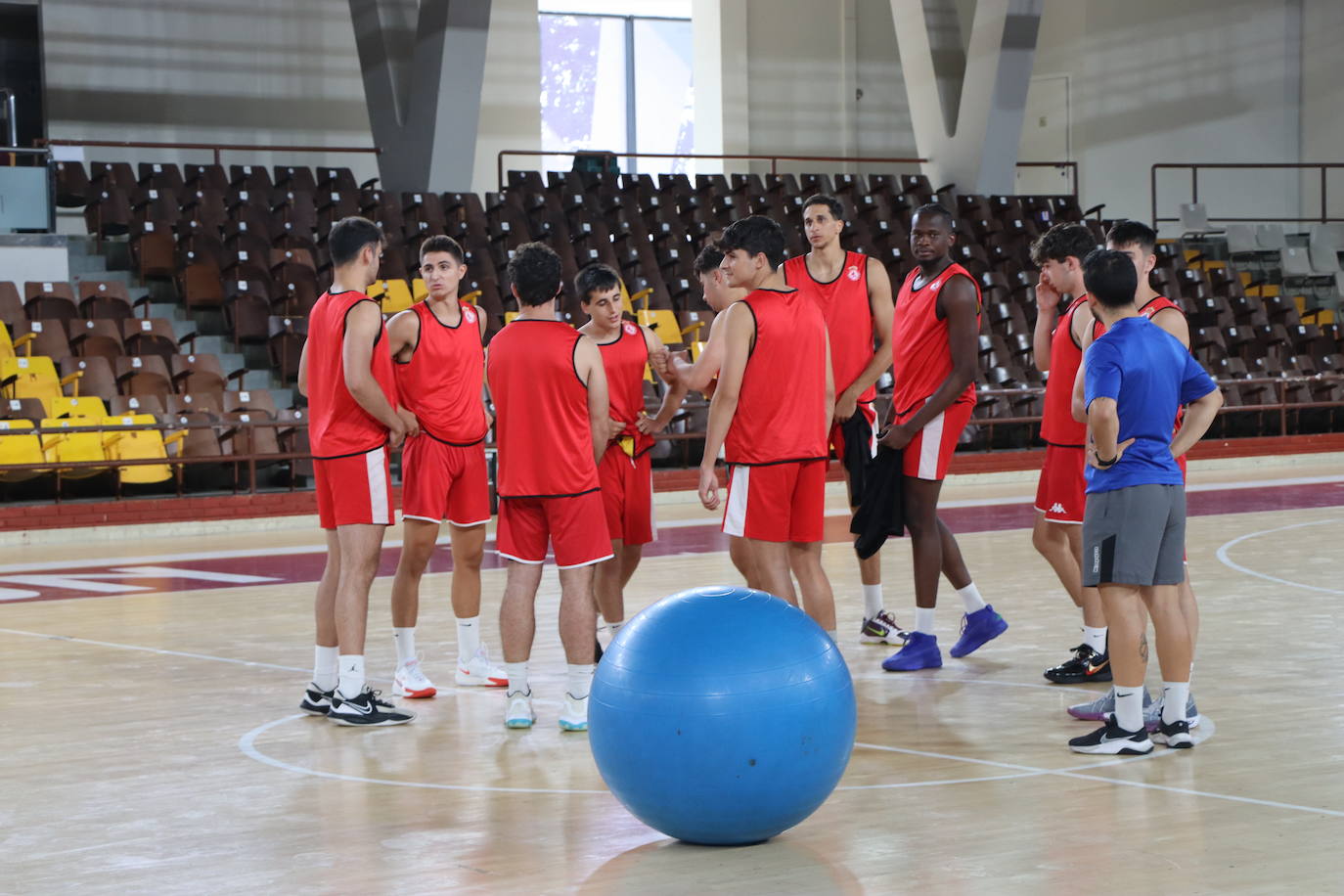 Primer entrenamiento de la Cultural de baloncesto