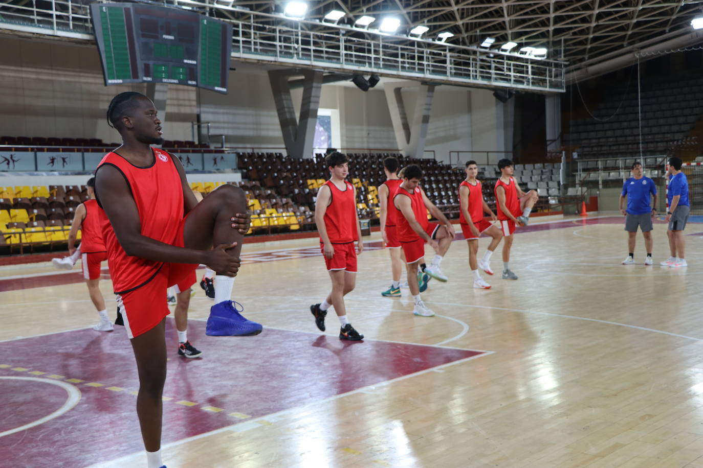 Primer entrenamiento de la Cultural de baloncesto